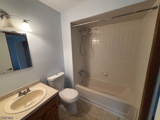 Building Photo - 9 Augusta Dr