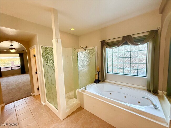 Building Photo - 3530 E Vineyard Dr