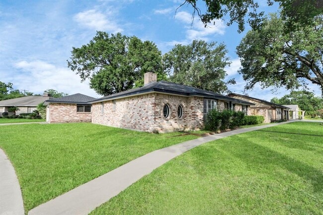 Building Photo - 15135 Chipman Ln.