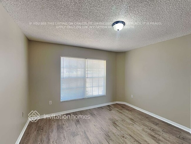 Building Photo - 2311 Hamlin Trail