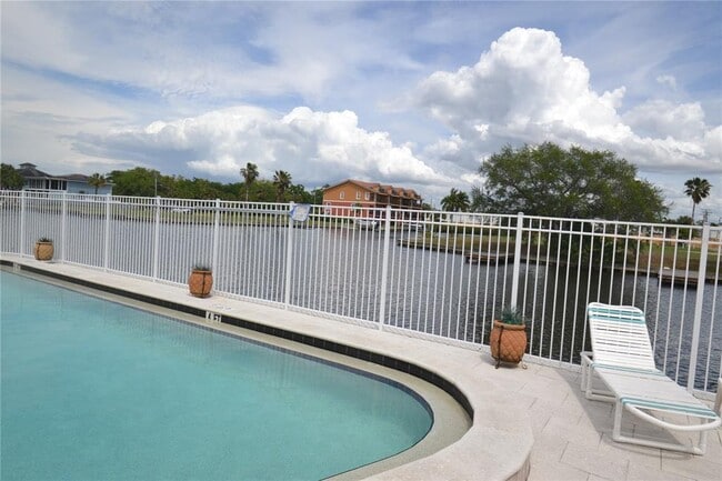 Building Photo - 329 Moorings Cove Dr