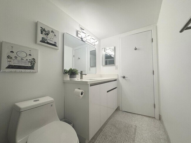 Building Photo - 3800 S Ocean Dr