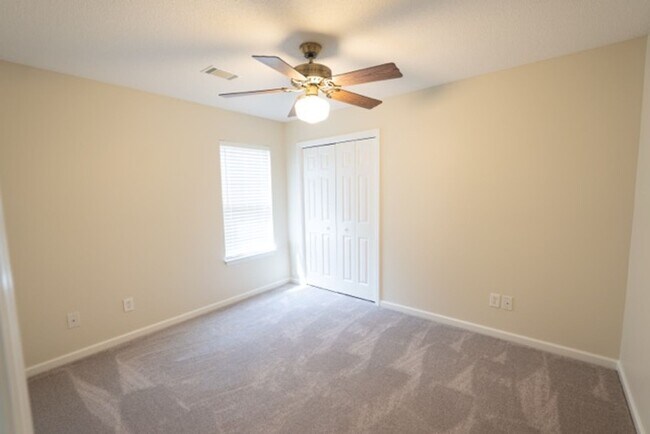 Building Photo - 3 Bedroom 2 Bath Ranch in Evans