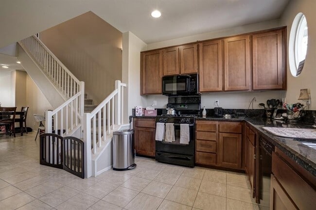 Building Photo - 3 Br SanElijoTownhome 2 car garage Granite...