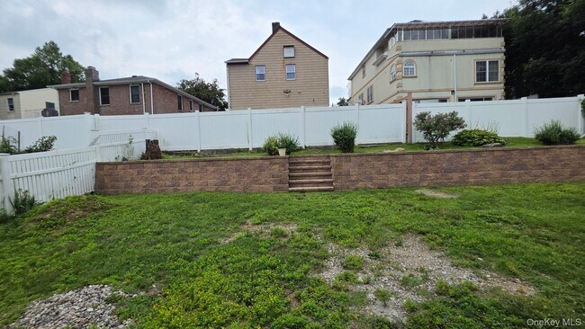 Building Photo - 28 Round Hl Dr