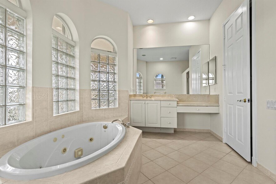 Building Photo - 6597 Marbletree Ln