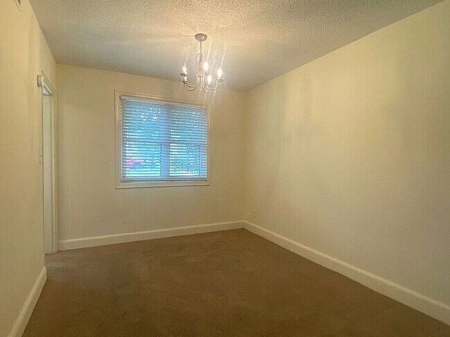 Building Photo - Hampton Hills - 2 Bedrooms, 1 Bathrooms Cl...