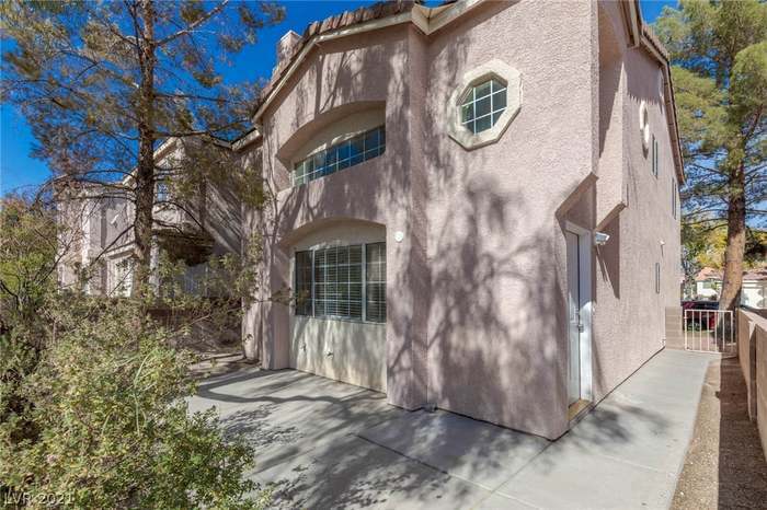 Building Photo - 6027 Chisolm Trl