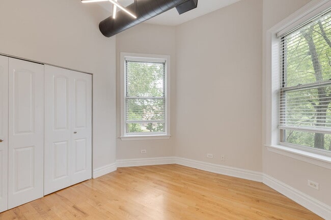 Building Photo - 5014 S King Dr