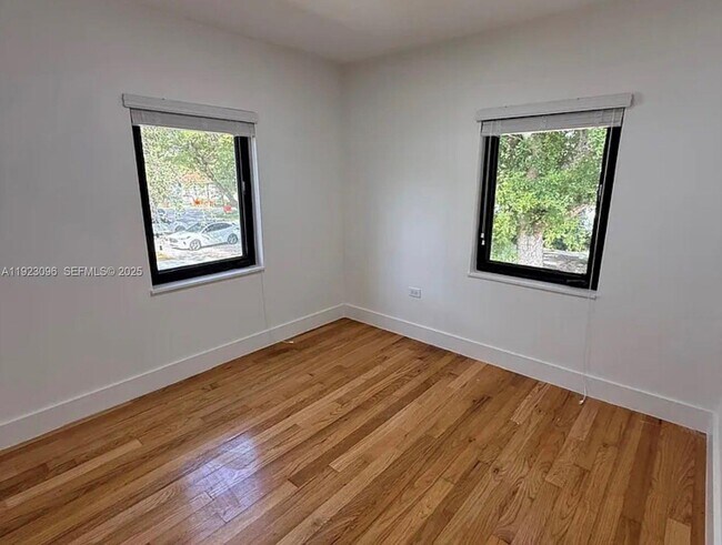 Building Photo - 430 Malaga Ave