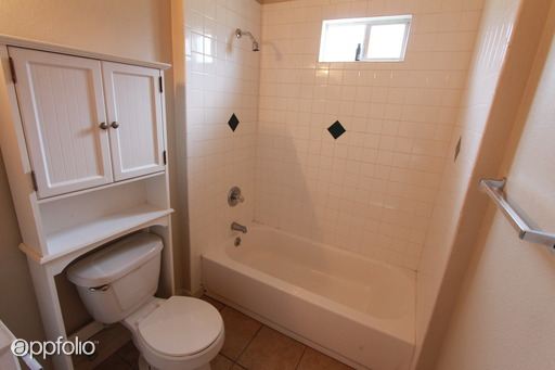 Building Photo - 104 N Greenleaf St