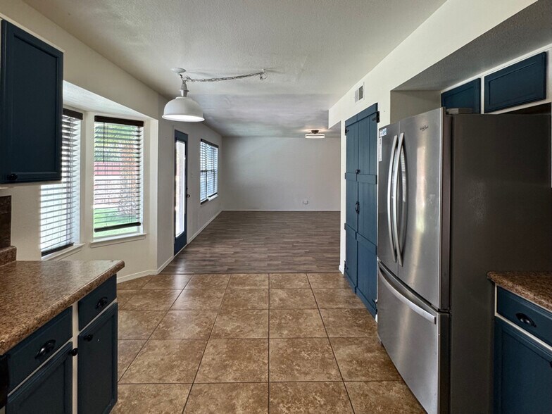 Building Photo - 13260 Emerald Creek Dr