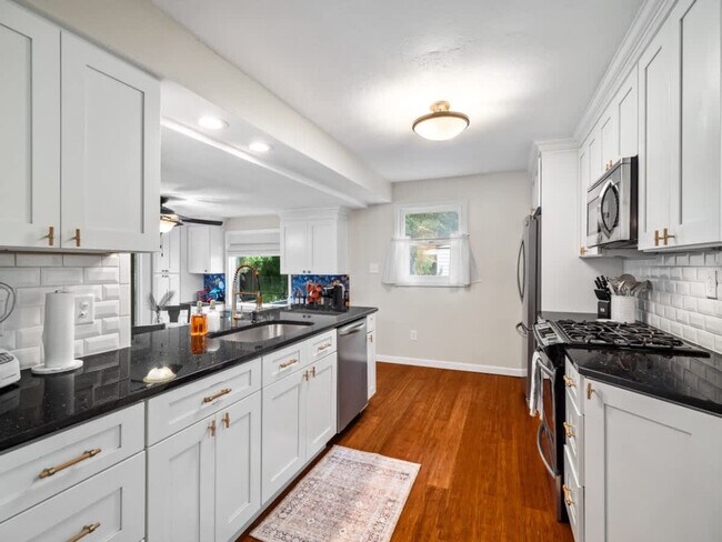 Building Photo - 386 Walworth Ave