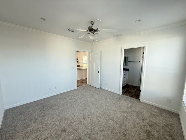 Building Photo - 486 Driftwood Dr