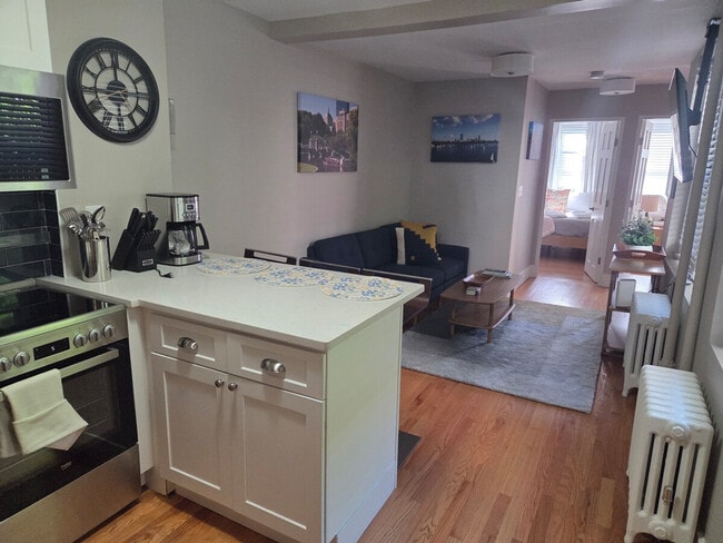 Building Photo - 414 Cambridge St