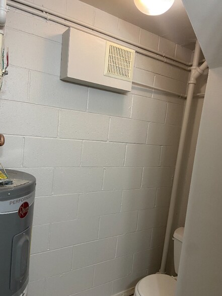 Building Photo - 1215 Queen Anne Ave N