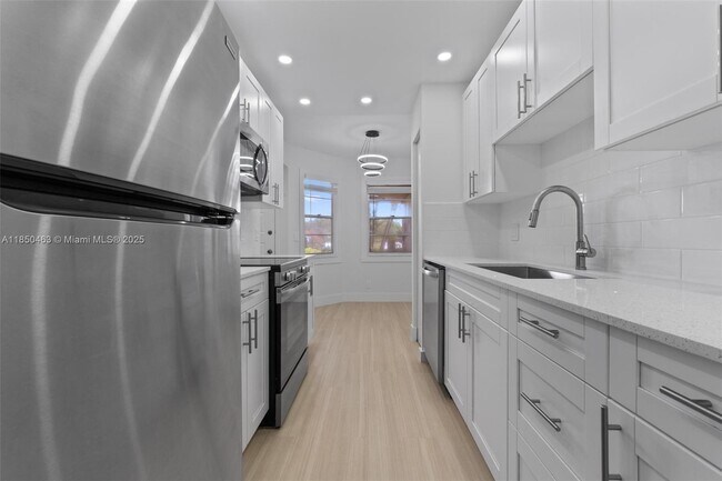 Building Photo - 1300 SW 124th Terrace