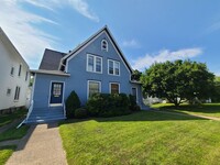 Building Photo - 3 Bedroom, One Bath Duplex in St. Joseph