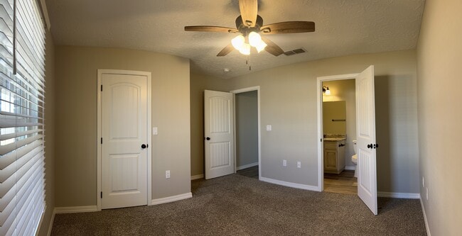 Building Photo - 2216 Amanda Ln