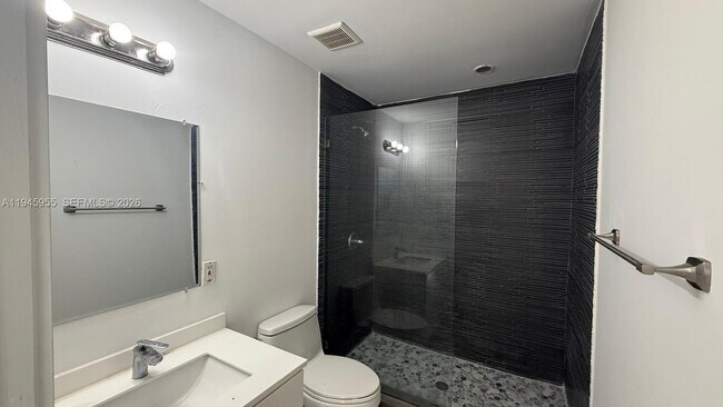 Building Photo - 820 15th St