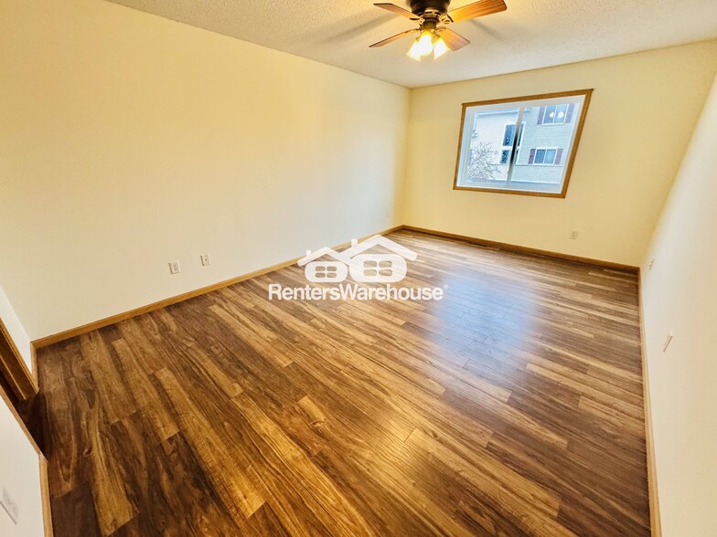 Building Photo - 6808 Meadow Grass Ln S