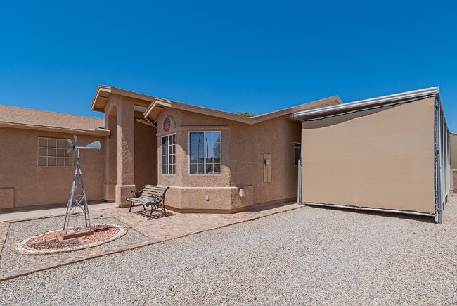 Building Photo - "Well Maintained 2-Bedroom, 2 Bathroom hom...