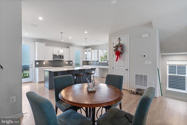 Building Photo - 18277 Summit Pointe Dr