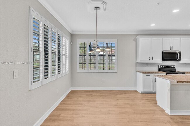 Building Photo - 11541 SW 15th Ave