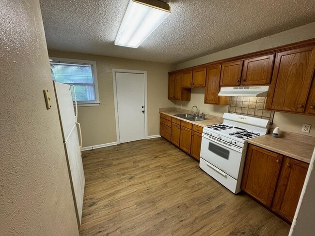 Building Photo - 435 Larry Dr