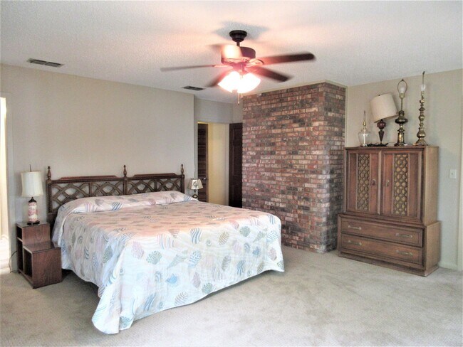 Building Photo - 631 Nelson Point Rd