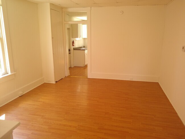 Building Photo - 2913 California Ave