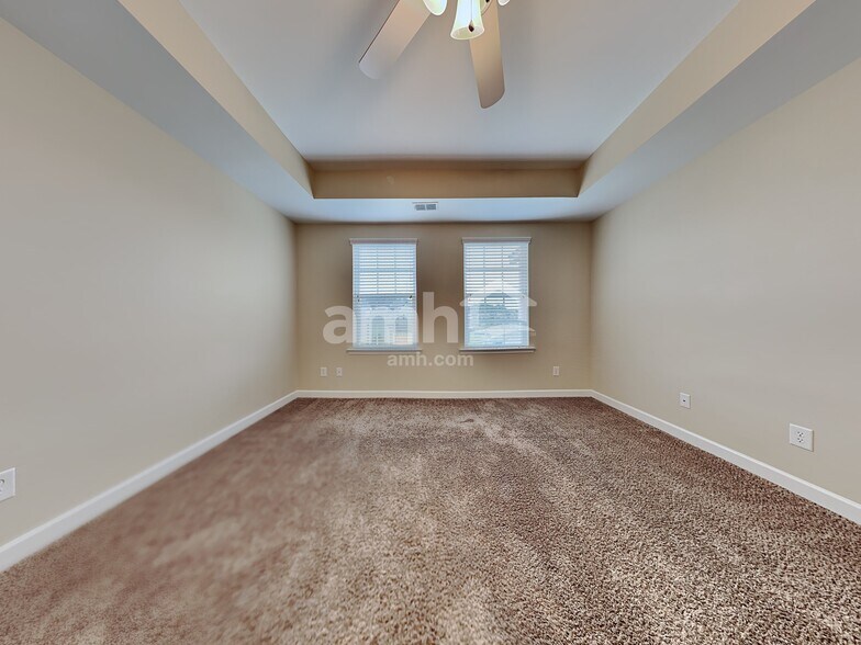 Building Photo - 228 Longford Dr
