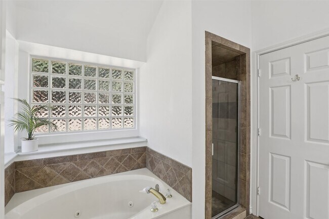 Building Photo - 7512 Woodside Hl