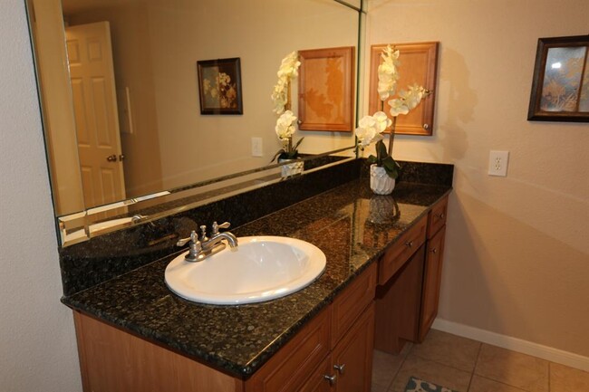 Building Photo - 2255 Braeswood Park Dr
