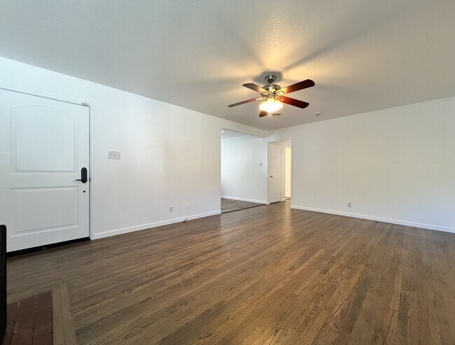 Building Photo - Beautiful Three Bedroom North Napa Home