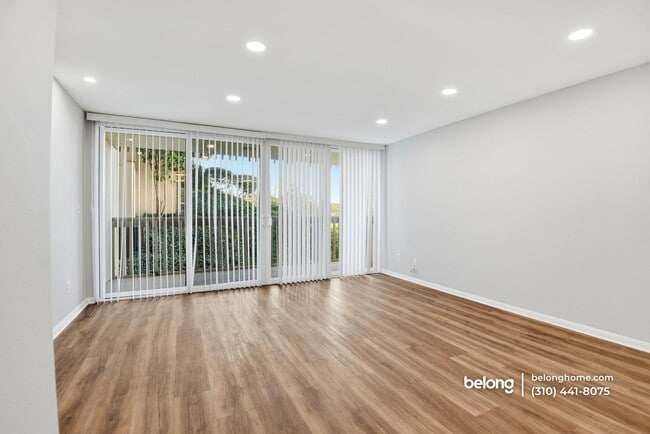 Building Photo - 6542 Ocean Crest Dr