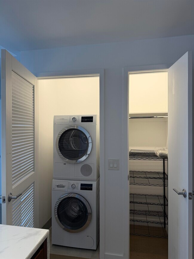 Building Photo - 75 Park Ln S