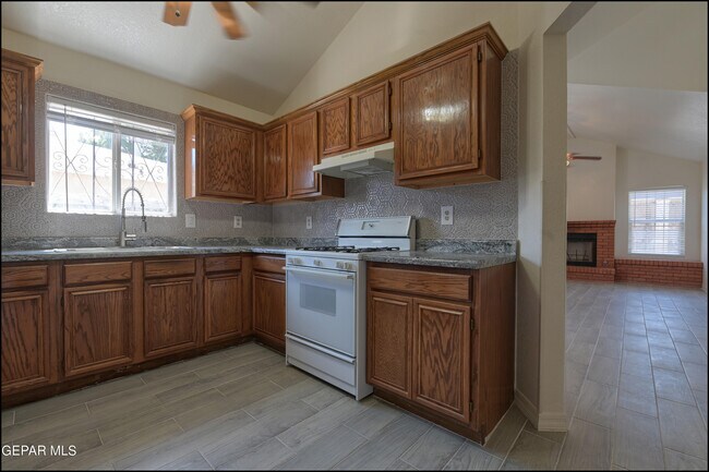 Building Photo - 129 Torrey Pines Dr