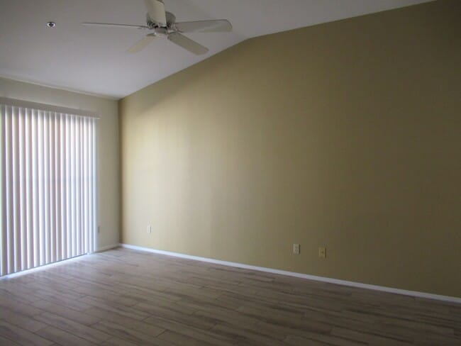 Building Photo - Single Level Townhome in Scottsdale!