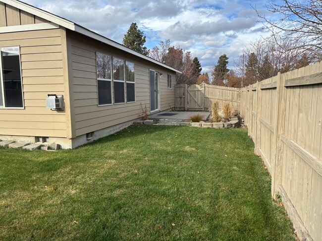 Building Photo - Bend Home with Fully Fenced Backyard and P...