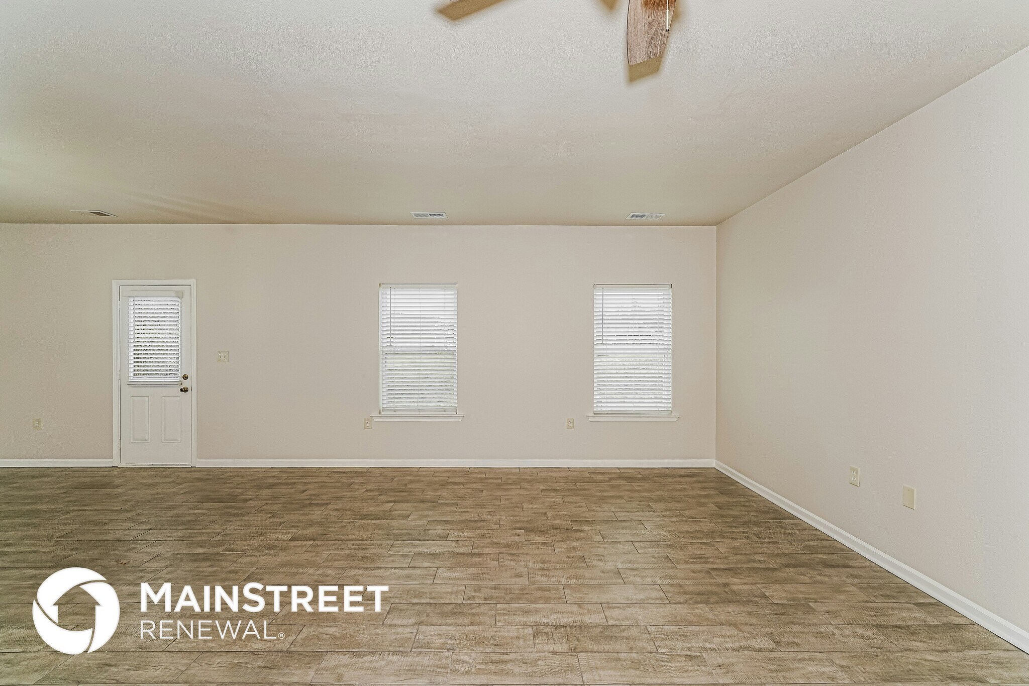 Building Photo - 360 Clover Cir