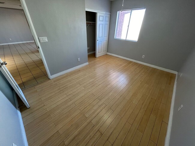 Building Photo - ADORABLE 1 BEDROOM 1 BATHROOM 1ST FLOOR CO...