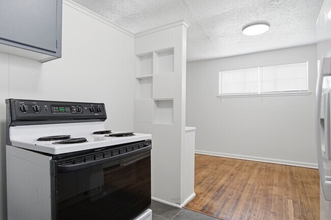 Building Photo - 846 Marilyn St