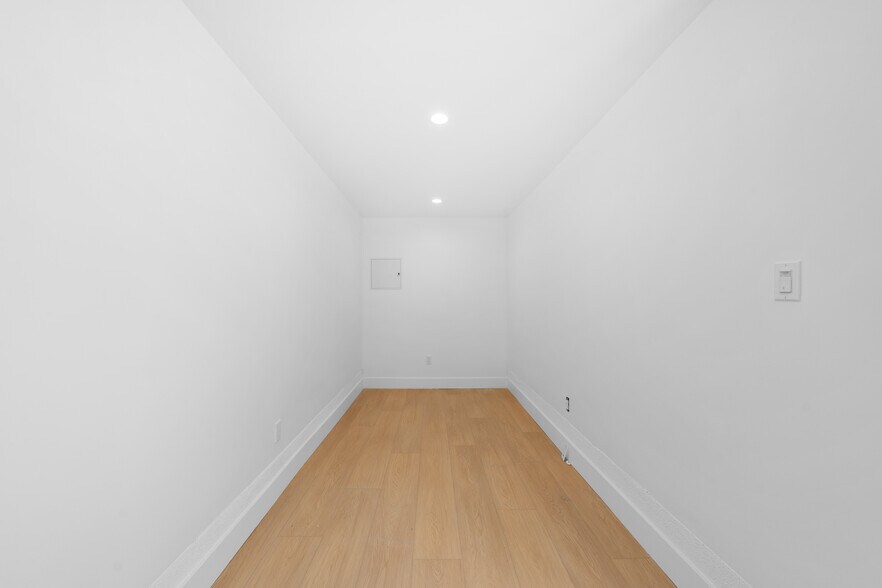 Bonus Room - 5240 W Olympic Blvd
