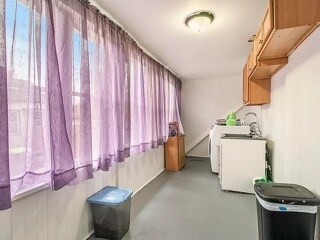 Building Photo - 701 W 6th St