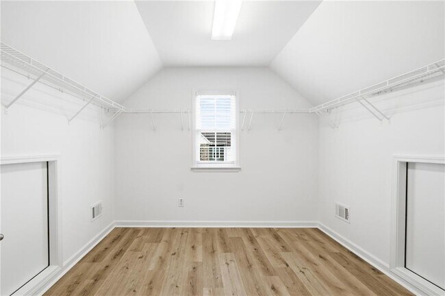 Building Photo - 113 Greenbrier Way