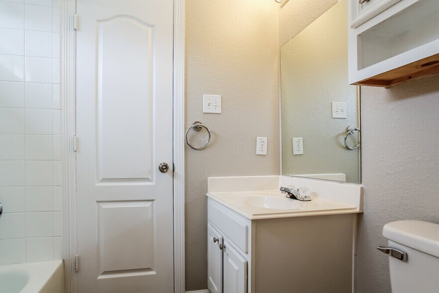 Building Photo - 26614 Cypresswood Dr