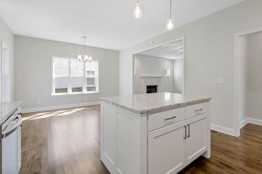 Building Photo - 1826 Oakvale Dr