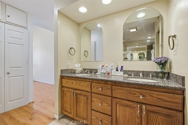 Building Photo - 5305 White Oak Ave