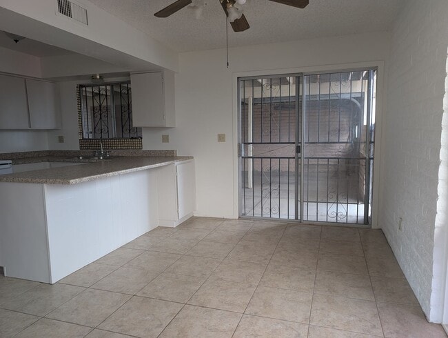 Building Photo - Comfortable West Side Rental
